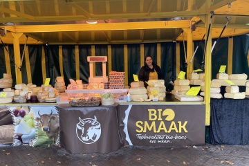  Biologische kaas , boter en eieren. Iedere week op vrijdag op de bio-markt in Emmen. 